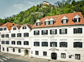 Отель Schlossberghotel - Das Kunsthotel, Грац